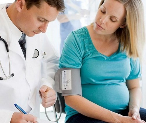 Що робити, якщо болять нирки при вагітності: причини і захворювання
