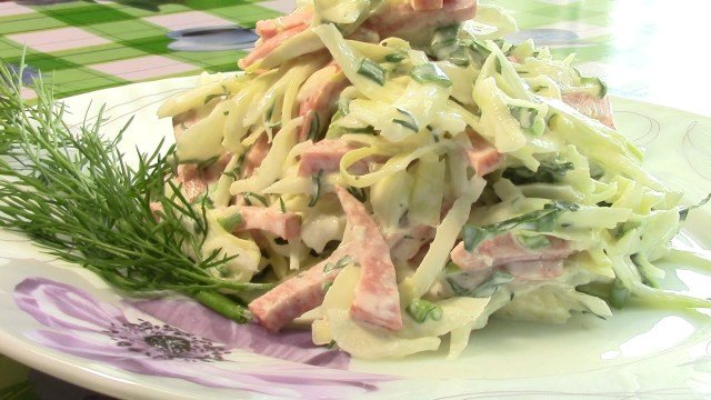 Святковий стіл без клопоту: смачні і прості салати на День народження