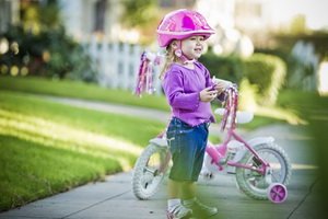 Як навчити дитину їздити на велосипеді