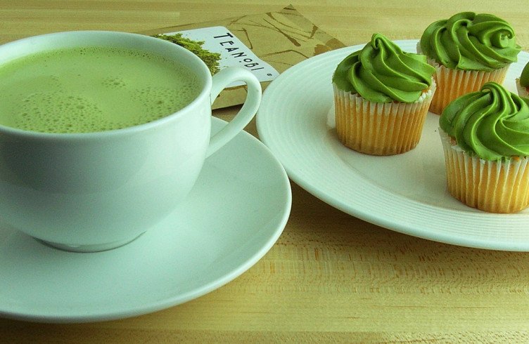 Як схуднути за допомогою зеленого чаю з молоком: легкий напій для стрункості