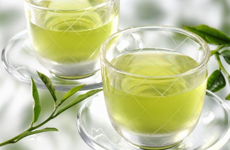 Зелений чай: користь і шкода — скільки можна пити в день?