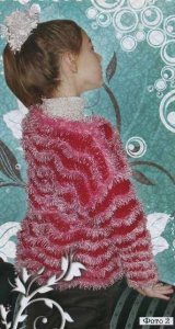 Пуловер з хвилеподібним візерунком. Вязання спицями для дітей.