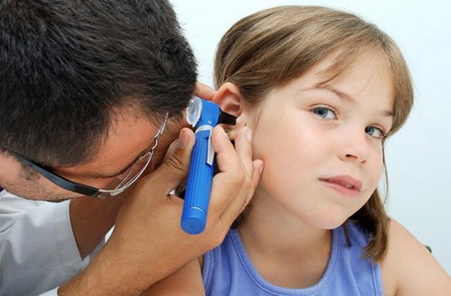 У дитини болить вухо: як і чим лікувати в домашніх умовах, перша допомога