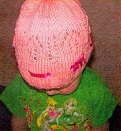 Ажурна шапочка для дівчинки. Вязання спицями для дітей.