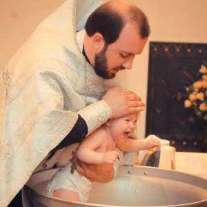 Хрещення дитини: зміст, правила, поради і прикмети