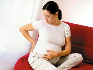 Що робити, якщо болить поперек на ранніх і пізніх термінах вагітності