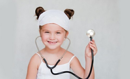 Чим лікувати фарингіт у дітей: медикаментозні і народні засоби