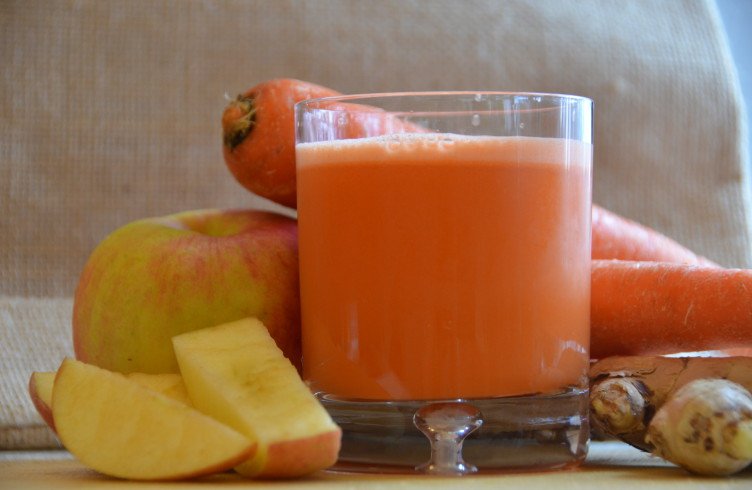 Користь і шкода морквяного соку для жінок і чоловіків