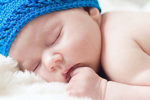 Чому немовля дуже мало спить
