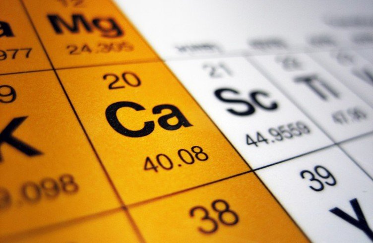 Де міститься кальцій (Calcium)  у яких продуктах? Користь і шкода кальцію для організму