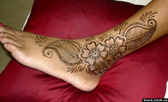 Мистецтво розпису хною по тілу. Скільки тримається татуювання?