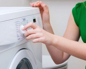 Як вивести старі плями крові з одягу?