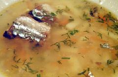 Швидкий суп з рибною консервою