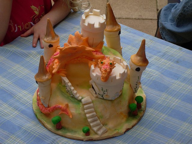 Новорічний торт Дракон – фото тортів до року Дракона