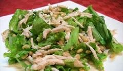 Рецепт салату з кедровими горіхами і курячим філе