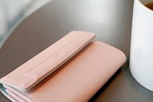 Як почистити гаманець зі шкіри і повернути блиск виробу?