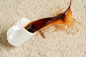 Як відіпрати плями від кави – обираємо найкращі методи