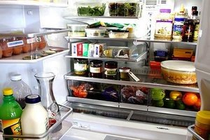 Як розморозити холодильник швидко і безпечно?