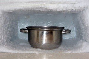 Як розморозити холодильник швидко і безпечно?