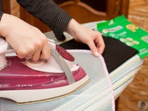 Як відіпрати смолу з одягу – методи і рекомендації на замітку