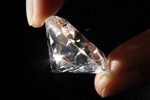 Як доглядати за діамантами – поради модницям