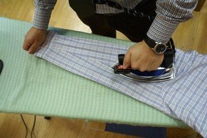 Як гладити комір сорочки – поради для справжніх майстринь