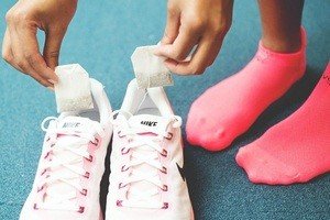 Як прибрати запах з кросівок – ефективні методи боротьби