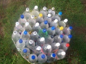Вироби з пластикових пляшок для саду, дачі