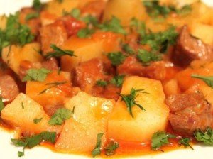 Приготування тушкованої яловичини в мультиварках Редмонд і Поларіс. Популярні рецепти з фото.