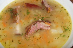 Покрокові рецепти з фото для приготування ситного горохового супу з копченостями в мультиварках Редмонд і Поларіс.