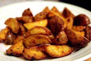 Приготування неймовірно смачної картоплі по селянськи в мультиварках Редмонд і Поларіс. Кращі рецепти з фото.