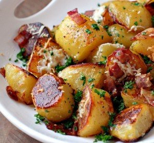 Приготування неймовірно смачної картоплі по селянськи в мультиварках Редмонд і Поларіс. Кращі рецепти з фото.
