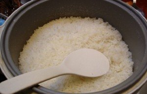 Як правильно приготувати розсипчастий рис в мультиварці? Поради і рецепти з фото для мультиварок Редмонд і Поларіс.