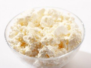 Підбірка кращих рецептів з фото для приготування сиру з молока в мультиварках Редмонд і Поларіс.