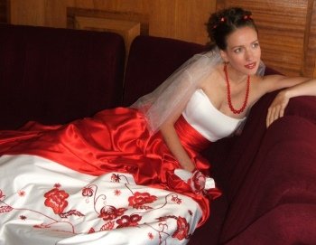 Колір весільного плаття: прикмети