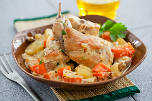 Як приготувати смачні страви з мяса кролика в мультиварці Редмонд і Поларіс. Рецепти з фото.