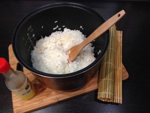 Як правильно приготувати рис для суші в мультиварці? Поради і покрокові рецепти.