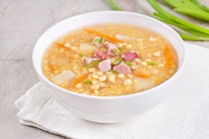 Покрокові рецепти з фото для приготування ситного горохового супу з копченостями в мультиварках Редмонд і Поларіс.