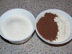 Смачна домашня випічка: шоколадний бісквіт в мультиварках Редмонд і Поларіс. Підбірка кращих рецептів з фото.