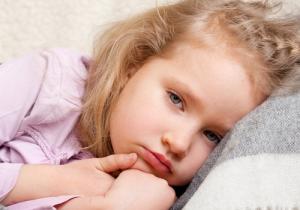 Симптоми і причини набряку горла або гортані у дітей