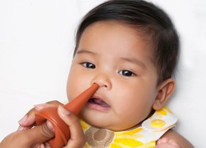 Чим краще і як правильно промивати ніс дитині