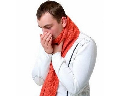 Причини білого нальоту в горлі та методи лікування за допомогою народної медицини