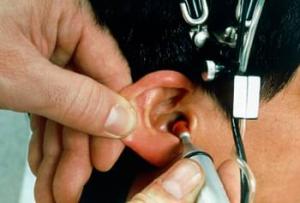 Як і чим лікувати баротравми вуха: методи лікування та профілактики