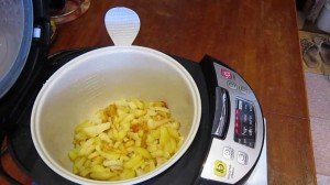 Кілька секретів про те, як посмажити картоплю в мультиварках Редмонд і Поларіс. Покрокові інструкції, фото і відео рецепти.