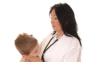 Що таке свищ у дитини на вусі і як його лікувати