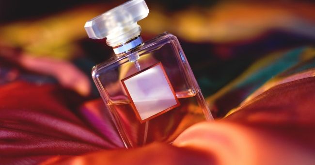 До чого дарують парфуми: прикмети