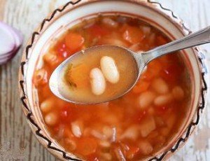 Господиням на замітку: найкращі рецепти з фото для приготування квасоляного супу в мультиварках Редмонд і Поларіс.