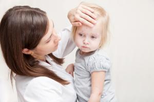 Як лікувати ГРЗ у дітей, щоб уникнути осложенений на вуха