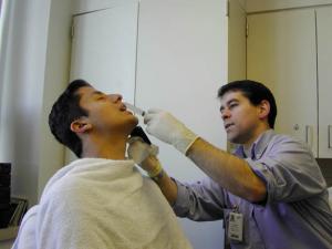 Як роблять зозулю при гаймориті для промивання носа