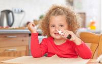 Ознаки, симптоми і лікування набряку Квінке в горлі у дітей, надання першої допомоги